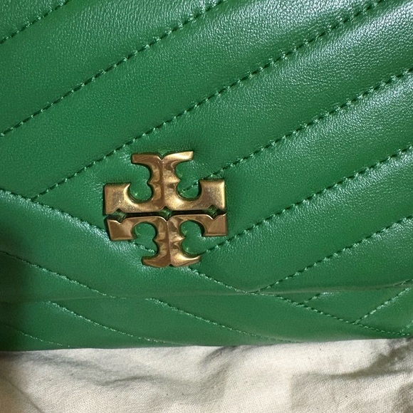 Tory Burch Kira chevron small convertible shoulder bag - Picture 4 of 6